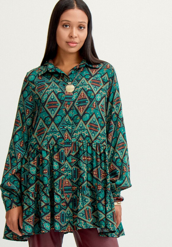 Блуза свободная с воланами по низу шир.  580, рис. 1