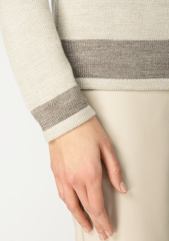 Свитер с контрастной отделкой по низу изделия шир.  580, рис. 11