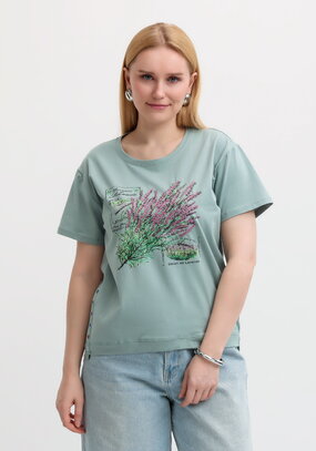 Футболка с вышивкой