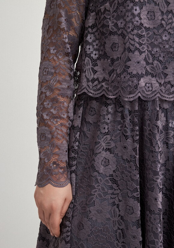 Платье из гипюра с отрезной кокеткой шир.  580, рис. 14