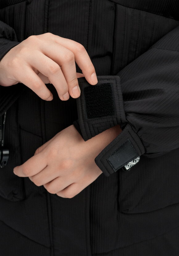 Пуховик с капюшоном и объемными карманами шир.  580, рис. 11