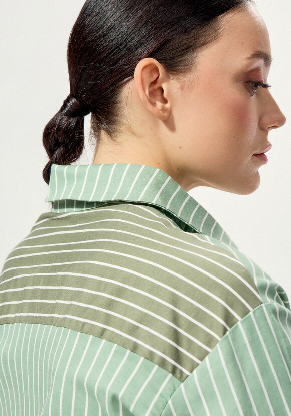 Рубашка в полоску колор-блок шир.  580, рис. 4