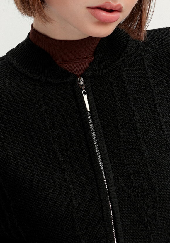 Бомбер с фактурным рисунком шир.  580, рис. 21