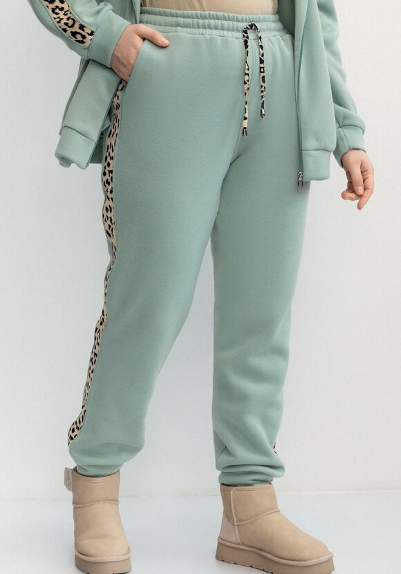 Брюки с леопардовыми лампасами шир.  580, рис. 38