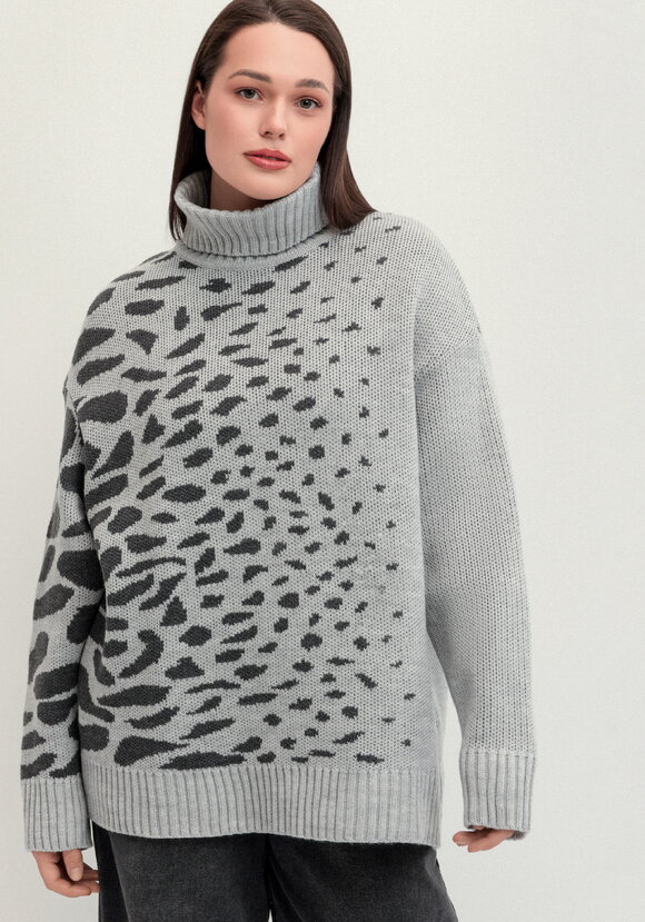 Джемпер с асимметричным расположением рисунка шир.  580, рис. 4