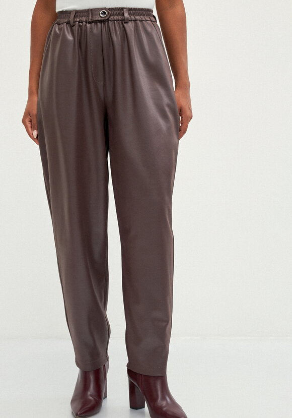 Брюки бананы с глянцевым напылением шир.  580, рис. 4