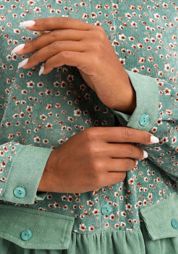 Платье комбинированное с воротником-стойкой шир.  580, рис. 30