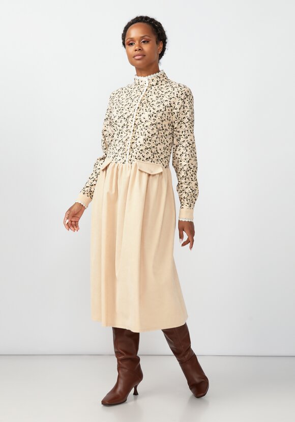 Платье из комбинированной вельветовой ткани шир.  580, рис. 18