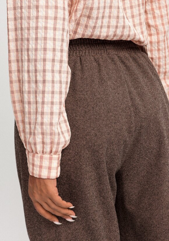 Брюки свободного кроя зауженные к низу шир.  580, рис. 14