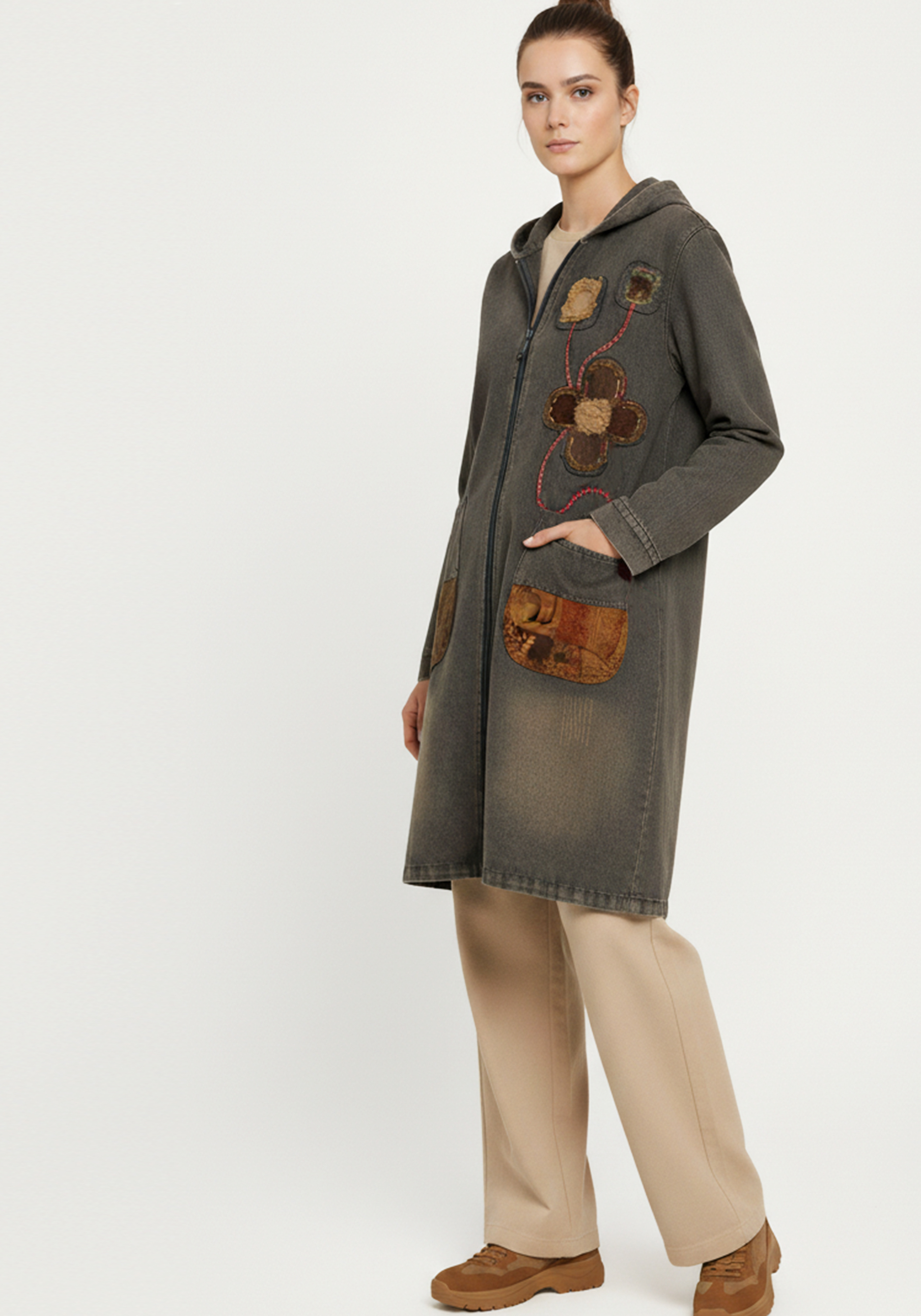 Куртка джинсовая с нашивками 7999₽