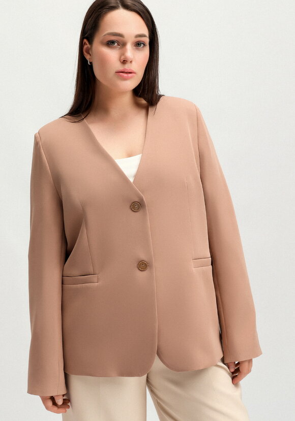 Пиджак с асимметричной шлицей по спинке шир.  580, рис. 1