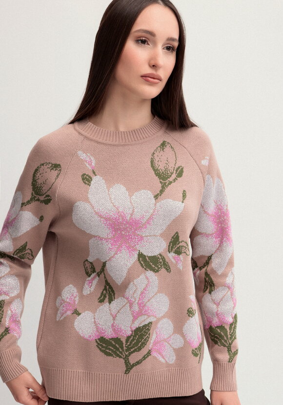 Джемпер с нежным цветочным орнаментом шир.  580, рис. 1