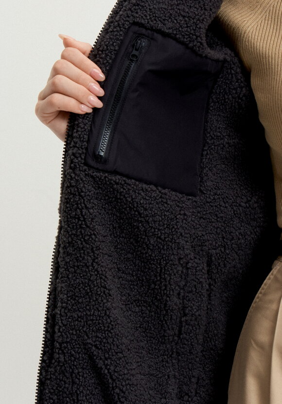 Двусторонняя куртка с высоким воротом шир.  580, рис. 30