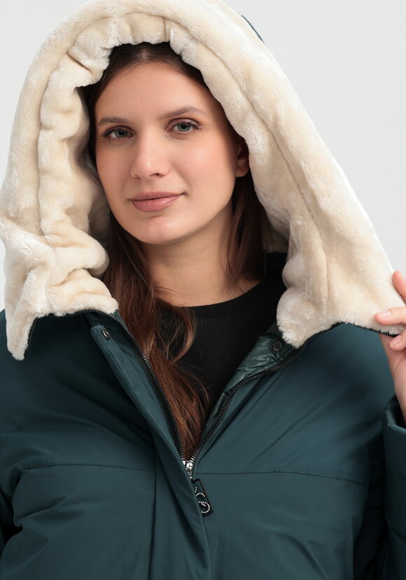 Куртка с меховым капюшоном на молнии шир.  580, рис. 44