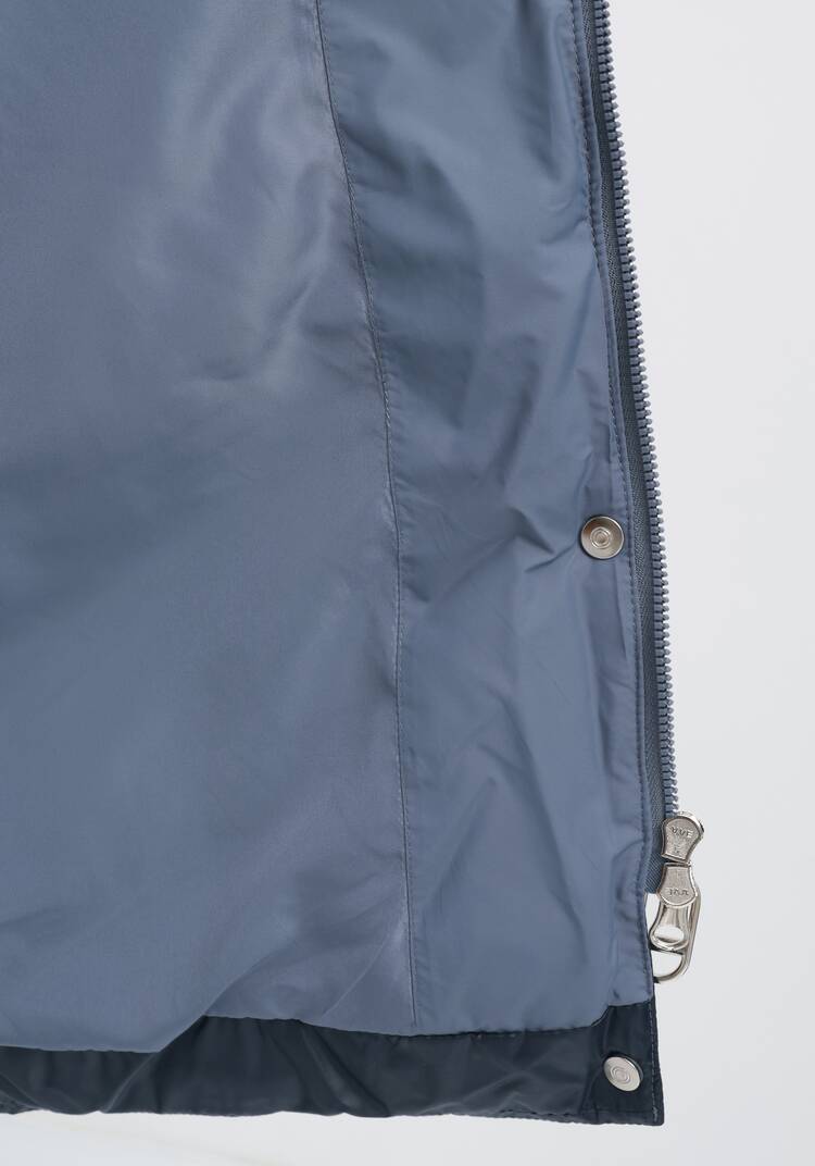 Пуховик стеганый с контрастным капюшоном шир.  750, рис. 8